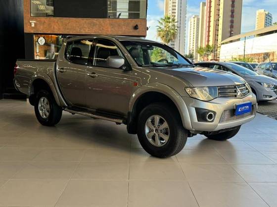 MITSUBISHI L200 TRITON 3.2 HPE 4X4 CD 16V TURBO INTERCOOLER DIESEL 4P MANUAL